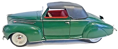 1939 Lincoln Zephyr Convertible 1:32 scale Diecast by Signature Models - Image 1 of 4