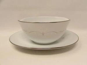 Whitebrook by Noritake Gravy Boat Att Plate Wht Flrs, Gray Scroll Platinum b194 - Picture 1 of 2