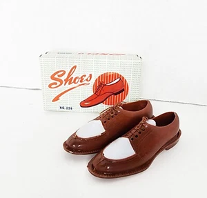 Vintage Miniature Set of Plastic Shoes & Box, SK # 226, Cake Topper - Picture 1 of 8