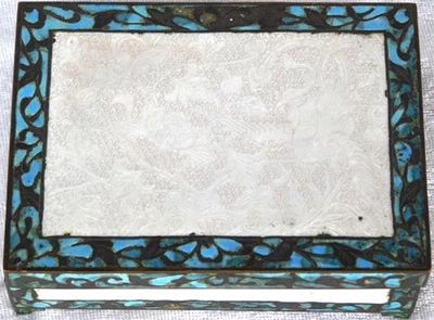 Antiguo joyero chino de latón esmaltado blanco y azul pájaro del paraíso Foto 1 de 4