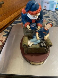 Chicago Bears Figurine "Santa's Gift" Officially Licensed NFL Christmas Rare - Picture 1 of 3