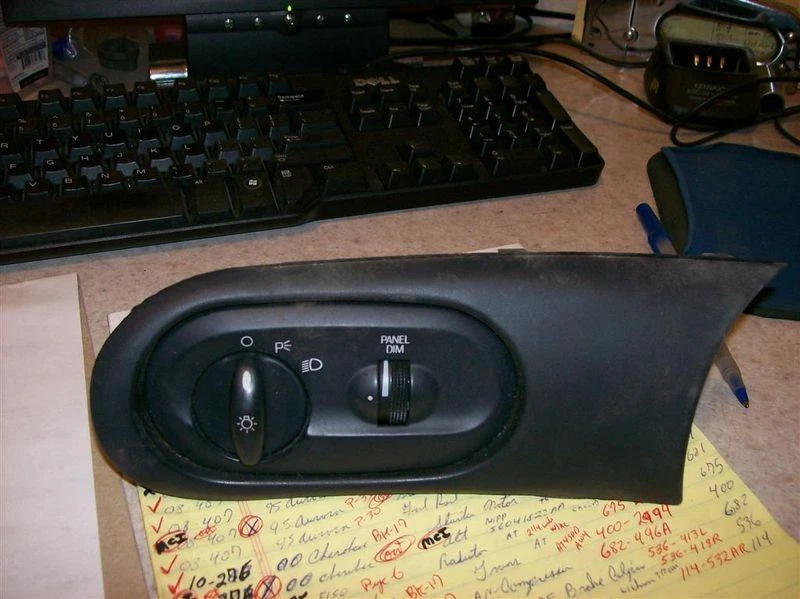 Переключатель фар и диммера в сборе 1997 Ford Taurus  - Изображение 1 из 2