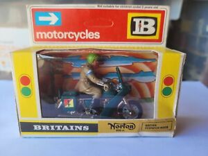 BRITIANS MOTORCYCLES NORTON 850CC BRITISH DISPATCH RIDER VTHF BOX GREAT 