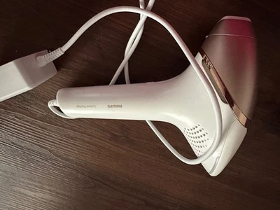 Philips Lumea IPL 9000 Series BRI955/00 IPL-Haarentfernungsgerät - Bild 1 von 2