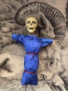 AUTÉNTICA MUÑECA VUDÚ AZUL EMBRUJADA DEMONIO -CON ALFILERES- 6-8" - Imagen 1 de 4