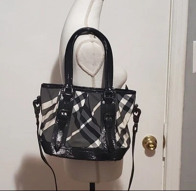 Bolso de hombro Burberry blanco y negro Foto 1 de 4