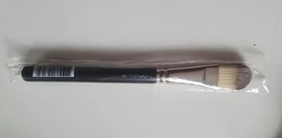 MAC 190 Foundation Brush - Image 1 of 3