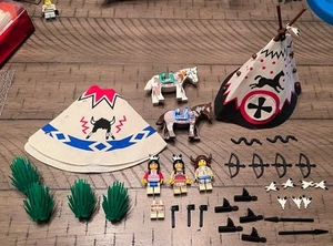 Lego Western 6766 - Rapid River Village INCOMPLETO. Minifigures, cavallo, 2x tende - Foto 1 di 10