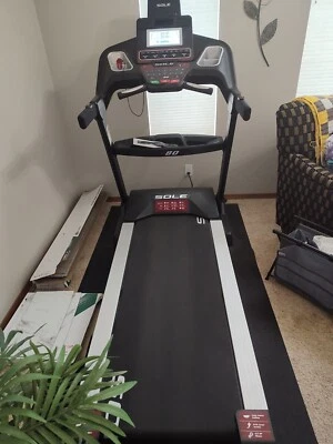 Sole F80 跑步机可折叠倾斜跑步机 — 第 1/3 张图片