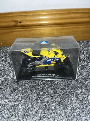 Honda RC211V Team Pons World Champion 2005 Rider T.Bayliss Die Cast - Image 1 of 4