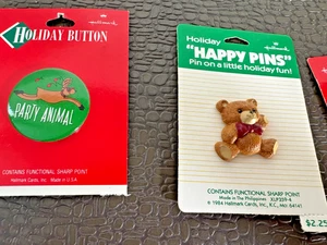 5 verschiedene Vintage Weihnachts Anstecknadeln neu in Verpackung - Bild 1 von 4