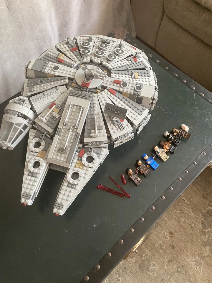 LEGO Star Wars: Halcón Milenario (75105) Juego 100% Completo Construido Retirado Foto 1 de 4