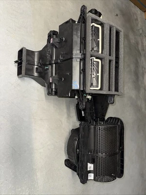 2021-2025 JEEP GRAND CHEROKEE L HVAC A/C HEATER HOUSING CASE BOX OEM 68459468AG - Image 1 of 4