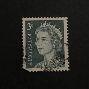 Stamp ~ Queen Elizabeth II 3c Australia ~ Used / Stamped D4 - Picture 1 of 2