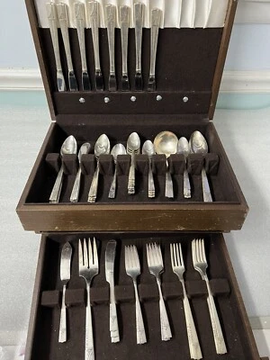 Conjunto de Talheres Vintage Nobility Plate 4 Coroas 59 peças Silverplate Silverware + Estojo - Imagem 1 de 4