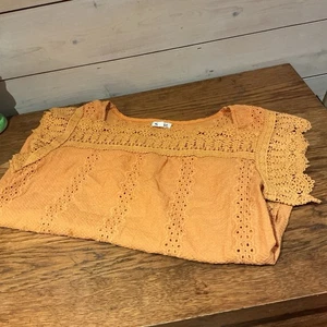 Kindred Ladies Medium Yellow Lace Tunic Top Lace Sleeve Romantic - Picture 1 of 5