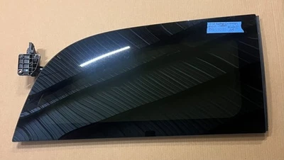 ПОДЕРЖАННОЕ ЗАДНЕЕ ЧЕТВЕРТЬ СТЕКЛА СО СТОРОНЫ ПАССАЖИРА DODGE GRAND CARAVAN 2008-2016 ГОДОВ ВЫПУСКА - Изображение 1 из 4