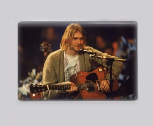 KURT / NIRVANA DESENCHUFADO - IMÁN 2' X 3' (guitarra de amor grunge mtv años 90 VHS) - Imagen 1 de 2