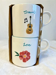 2er Set Dolly Parton 20 Unzen Steinzeug Becher 4" Neu im Karton Blume Musik Gitarre - Bild 1 von 5