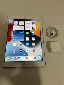 Apple iPad 6th Gen (2018) 9.7in 32GB Wi-Fi Only - Gold - Picture 1 of 4