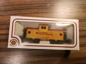 Bachmann HO Scale Union Pacific UP 25743 Caboose Train Car - Picture 1 of 5