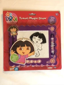 Nuovo DORA The Explorer TRAVEL MAGIC DRAW 2005 Nick Jr & JAKKS HTF RARO magnetico - Foto 1 di 10