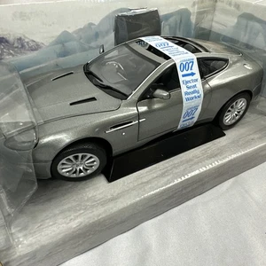 NIB “Die Another Day” Aston Martin V12 Vanquish Silver 1:18 Beanstalk Bond 007 - Picture 1 of 7