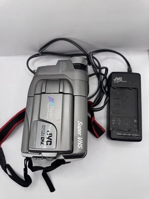 JVC Compact VHS Camcorder - GR-SXM920U - Super VHS No Battery With Remote   - Image 1 of 4