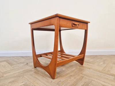 Mesa de centro auxiliar V. Wilkins For G Plan Brasillia vintage de mediados de siglo de teca maciza - Imagen 1 de 4