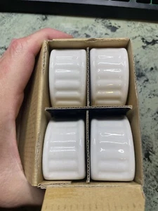 Oneida Kitchen Elegant Set of 4 Napkin Rings White Ribbed ARIEL Half Circle - Picture 1 of 7