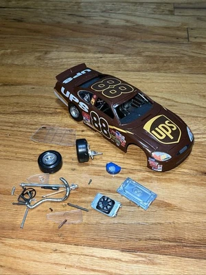 Dale Jarrett UPS 1995 y 1998 Revell Diecast modelo 1:24 LEER Foto 1 de 4
