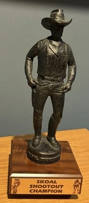 Estatua trofeo de resina de vaquero tabaco Skoal 1994 1 of a Kind 14 pulgadas Charlene Morgan Foto 1 de 4