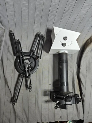 Несравненное крепление проектора с точным выравниванием изображения PRG-UNV ACC556  - Изображение 1 из 4