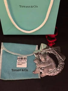 Tiffany & Co Vintage 1999 Silber 2,6 oz ORNAMENT BÄR MIT KRANZ 3" x 3" NEU - Bild 1 von 5