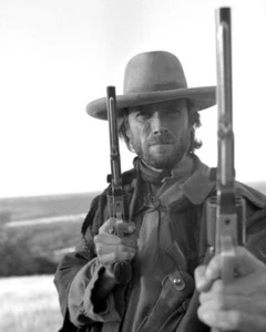 Clint Eastwood The Outlaw Josey Wales Rare Iconic holds pistols 11x14 Photograph - Imagen 1 de 1