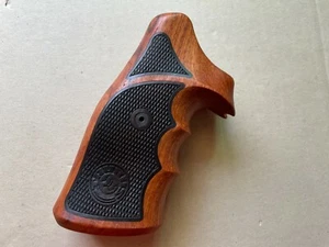 Empuñaduras de inserción de madera geniales de dos tonos para Taurus medianas/grandes (años 80) .357 M44 cuadradas - Imagen 1 de 9