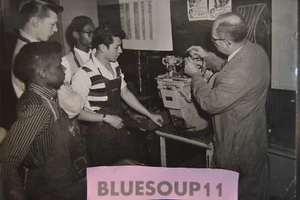 Fotografía de colección 1954 Optical Mechanics Brooklyn Nueva York Westinghouse High School - Imagen 1 de 5