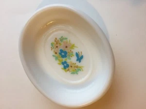Avon 4.5" Soap Dish Flowers Butterfly Milk Glass Vintage Rare Bathroom Vintage - Imagen 1 de 4