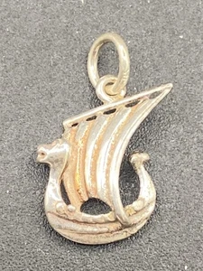 Colgante pequeño vela dragón barco vikingo 3D plata esterlina plata esterlina 800 dijes - Imagen 1 de 2