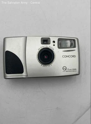 Concord Eye Q Duo 2000 Silver 2.0 Megapixels Auto Focus Digital Camera - Image 1 of 4