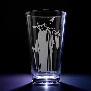 OLD JEDI MASTER Lasergravur 16oz Pint Glas | Star Wars Sci Fi Geschenk - Bild 1 von 4