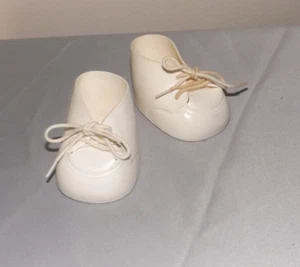 Zapatos para muñeca Cabbage Patch con cordones - Imagen 1 de 3
