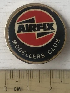 Vintage AIRFIX MODELLERS CLUB (Original) 1980's 27mm Pin Badge Model Kit Maker - Picture 1 of 1