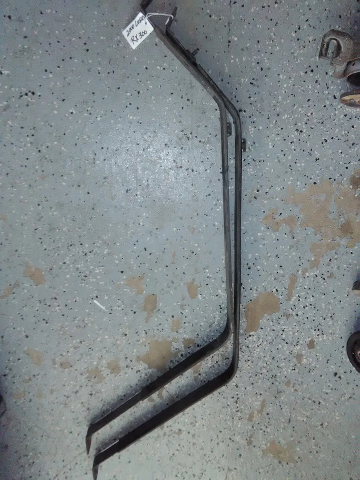  Correas de tanque de combustible para Lexus RX300 2000 Se ajustan a 1999-2000 Foto 1 de 1