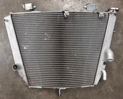 11-23 Suzuki GSXR600 OEM Motor Radiador Motor Enfriador Refrigeración 17710-14J00 Foto 1 de 4