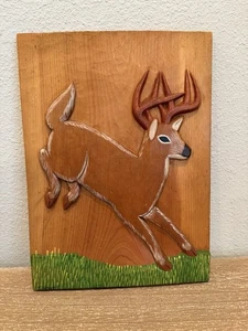 Vintage Bock Hirsch Volkskunst Holzschnitzerei Flachrelief Wandbehang von T. Howell - Bild 1 von 10