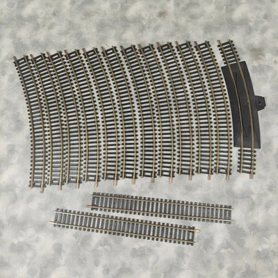 Bachmann HO Brass Track Lot: 12x 18" Curves, 2x 9" Straights & RH Remote Switch - Image 1 of 4