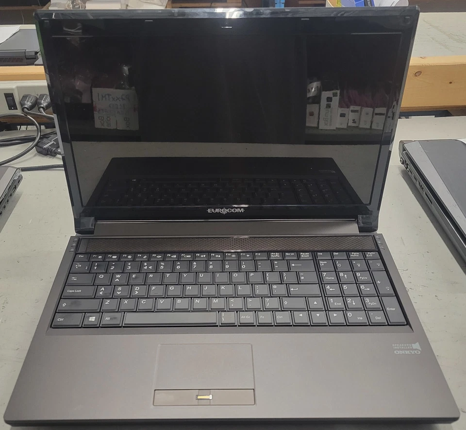 EUROCOM P150SMA Racer 3 ;15.6 Inch FHD; GTX 770m;2GB RAM;1TB HDD;USED - Image 1 of 3