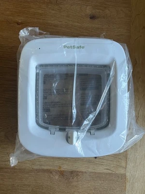 Petsafe Microchip Cat Flap - White 4-Way Lock Easy Program Cat Door Ppa19-16145 - Image 1 of 3