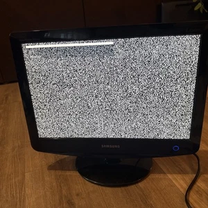 Monitor LCD pantalla ancha Samsung SyncMaster 932MW 19" no Freeview TV - Imagen 1 de 16